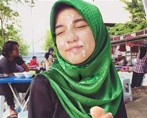 jilbab nyepong kontol crot di mulut Search